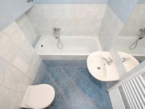 Pronájem bytu 1+kk, Praha - Holešovice, Komunardů, 54 m2