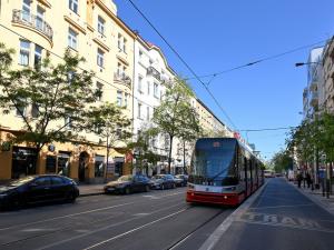 Pronájem bytu 1+kk, Praha - Holešovice, Komunardů, 54 m2