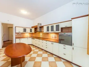 Prodej bytu 4+1, Praha - Smíchov, Na Plzeňce, 150 m2