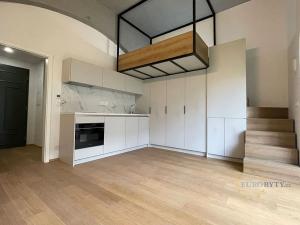 Pronájem bytu 1+kk, Praha - Vršovice, Bartoškova, 36 m2