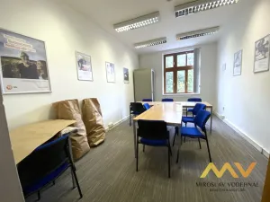 Pronájem kanceláře, Hradec Králové, Československé armády, 306 m2