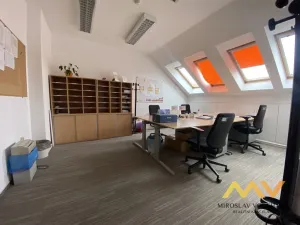 Pronájem kanceláře, Hradec Králové, Československé armády, 306 m2