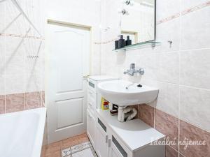 Pronájem bytu 2+kk, Praha - Strašnice, V olšinách, 38 m2