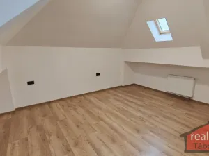 Prodej bytu 2+kk, Nupaky, Nupacká, 60 m2