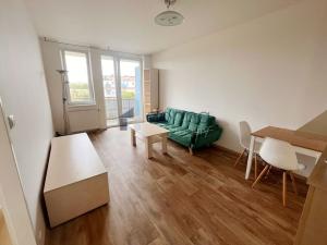 Pronájem bytu 2+kk, Praha, Bechlínská, 50 m2