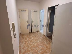 Pronájem bytu 2+kk, Praha, Bechlínská, 50 m2