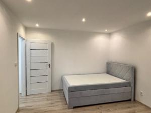 Pronájem bytu 1+kk, Pardubice, Bělehradská, 27 m2