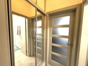 Pronájem bytu 1+kk, Praha - Vinohrady, Velehradská, 30 m2
