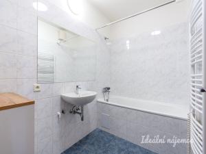 Pronájem bytu 2+kk, Praha - Hlubočepy, Štěpařská, 68 m2