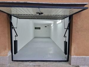 Pronájem garáže, Brno, Strž, 25 m2