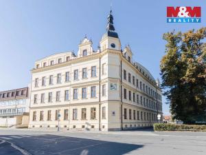 Prodej bytu 2+kk, Klatovy - Klatovy III, Husovo náměstí, 77 m2