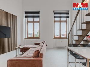 Prodej bytu 2+kk, Klatovy - Klatovy III, Husovo náměstí, 77 m2