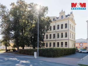 Prodej bytu 2+kk, Klatovy - Klatovy III, Husovo náměstí, 77 m2