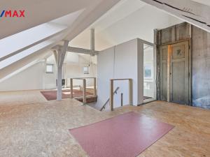 Prodej bytu 4+1, Karlovy Vary, Bulharská, 130 m2