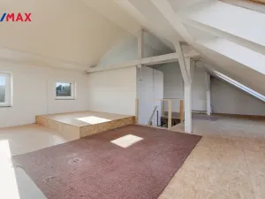 Prodej bytu 4+1, Karlovy Vary, Bulharská, 130 m2