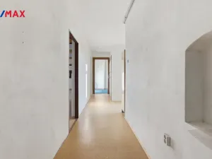 Prodej bytu 4+1, Karlovy Vary, Bulharská, 130 m2