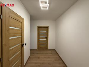 Pronájem bytu 2+1, Karlovy Vary, Krymská, 56 m2