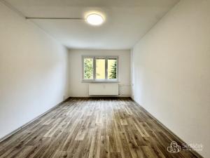 Pronájem bytu 1+1, Karlovy Vary, Krymská, 37 m2