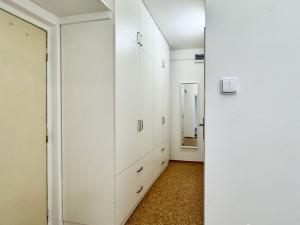 Pronájem bytu 1+1, Karlovy Vary, Krymská, 37 m2