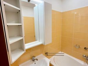 Pronájem bytu 1+1, Karlovy Vary, Krymská, 37 m2