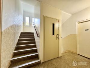 Pronájem bytu 1+1, Karlovy Vary, Krymská, 37 m2