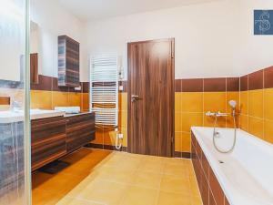 Prodej rodinného domu, Králův Dvůr, Na Vyhlídce, 195 m2
