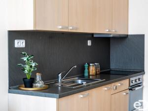 Prodej bytu 2+kk, Praha, Spojovací, 50 m2