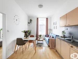 Prodej bytu 2+kk, Praha, Spojovací, 50 m2