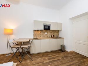 Pronájem bytu 1+kk, Praha - Smíchov, Zborovská, 34 m2