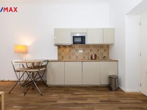 Pronájem bytu 1+kk, Praha - Smíchov, Zborovská, 34 m2