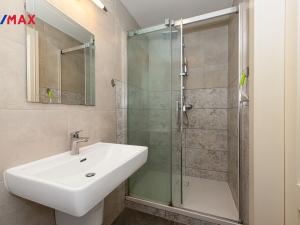 Pronájem bytu 1+kk, Praha - Smíchov, Zborovská, 34 m2