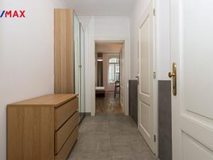 Pronájem bytu 1+kk, Praha - Smíchov, Zborovská, 34 m2