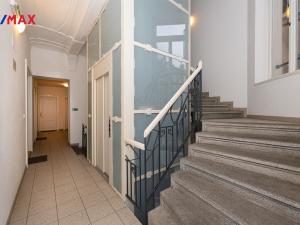 Pronájem bytu 1+kk, Praha - Smíchov, Zborovská, 34 m2