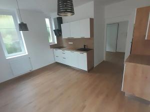 Pronájem bytu 4+kk, Praha - Kobylisy, Klíčanská, 95 m2