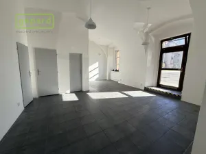 Pronájem obchodního prostoru, Sokolov, Křížová, 106 m2