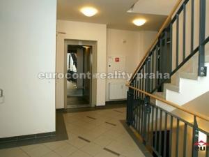 Pronájem bytu 1+kk, Praha, Pod Kavalírkou, 35 m2