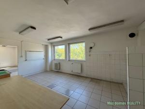 Pronájem kanceláře, Praha - Hrdlořezy, Pod Táborem, 340 m2