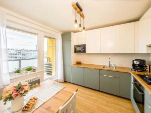 Prodej bytu 3+1, Praha - Letňany, Křivoklátská, 65 m2