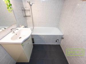 Pronájem bytu 3+kk, Praha - Kobylisy, Košťálkova, 66 m2