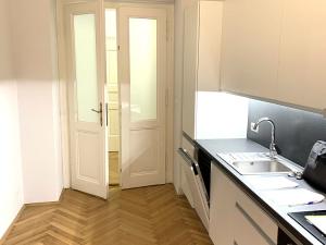 Pronájem bytu 4+1, Praha - Smíchov, Kořenského, 121 m2
