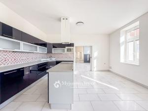 Prodej bytu 4+kk, Znojmo, U Brány, 95 m2