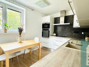 Pronájem bytu 2+1, Kroměříž, Sládkova, 62 m2