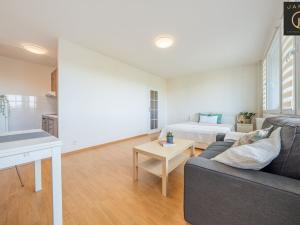 Prodej bytu 1+kk, Praha - Prosek, Lovosická, 33 m2