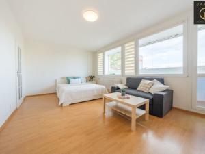 Prodej bytu 1+kk, Praha - Prosek, Lovosická, 33 m2