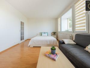 Prodej bytu 1+kk, Praha - Prosek, Lovosická, 33 m2
