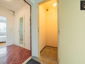 Prodej bytu 1+kk, Praha - Prosek, Lovosická, 33 m2