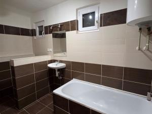 Pronájem bytu 2+1, Praha - Žižkov, Biskupcova, 55 m2