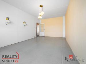 Prodej bytu 2+1, Hrádek - Nová Huť, 1. máje, 63 m2