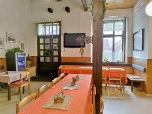 Pronájem restaurace, Písek, Hradiště, 497 m2