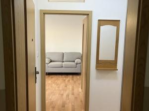 Pronájem bytu 1+1, Panenské Břežany, Družstevní, 38 m2